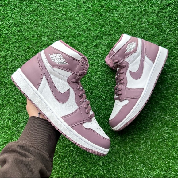 Nike Air Jordan 1 Retro High Og DZ5485105 White / Sky J Mauve - Picture 3 of 10